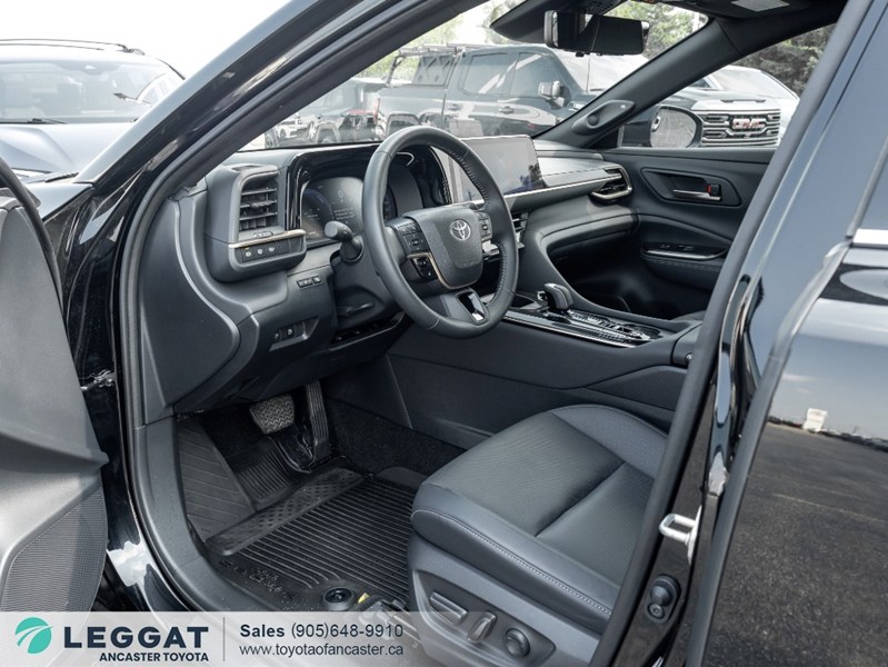 2025 Toyota Crown Signia Limited AWD