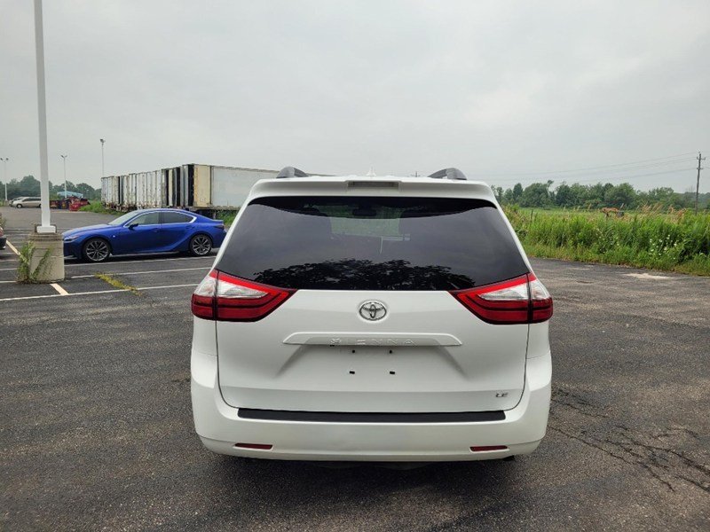 2019 Toyota Sienna LE 8-Passenger FWD