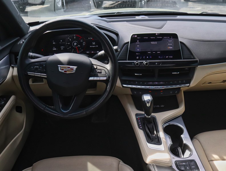 2022 Cadillac CT4 4dr Sdn Premium Luxury