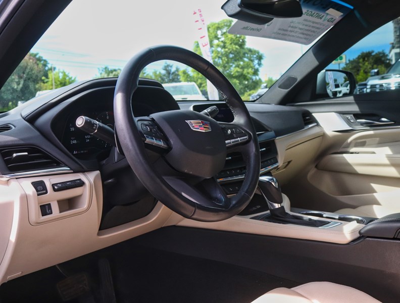 2022 Cadillac CT4 4dr Sdn Premium Luxury