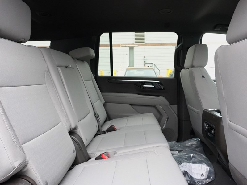 2026 Chevrolet Suburban 4WD 4dr LS