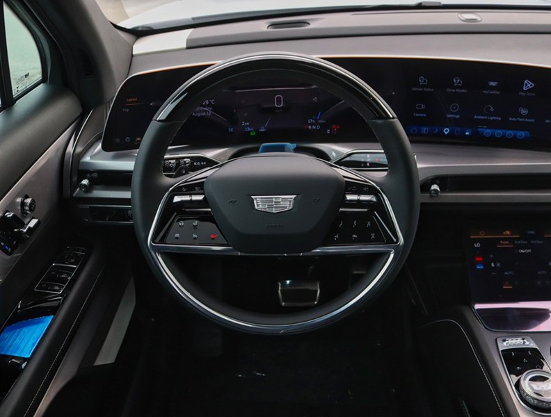2027 Cadillac VISTIQ AWD 4dr Sport