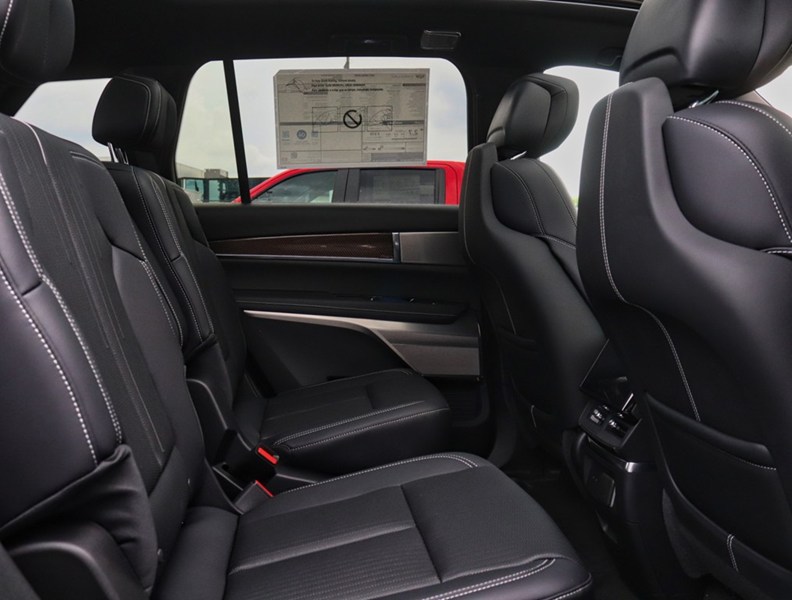 2027 Cadillac VISTIQ AWD 4dr Sport