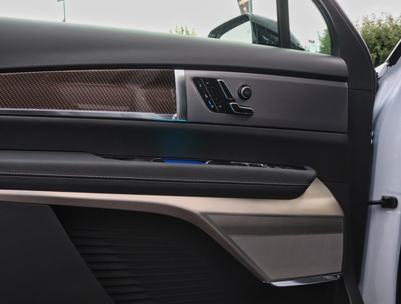 2027 Cadillac VISTIQ AWD 4dr Sport
