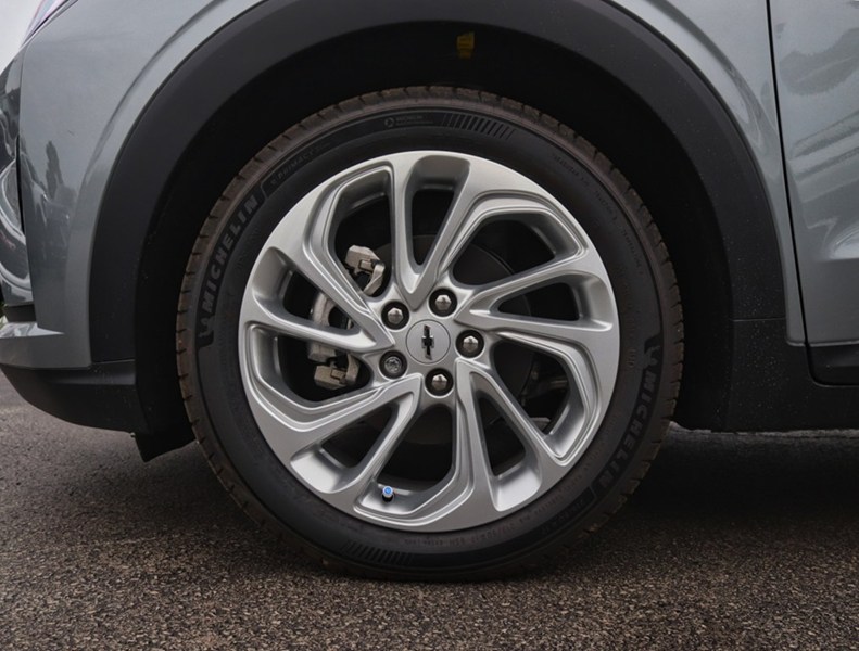 2027 Chevrolet Bolt FWD 4dr LT