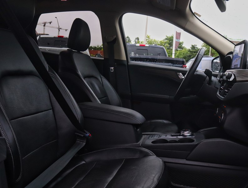 2020 Ford Escape Titanium Hybrid | AWD | NAV | LEATHER | B&O