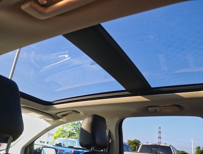 2021 Ford Edge Titanium | AWD | 2.0L | ROOF | HTD STR WHL | TOW