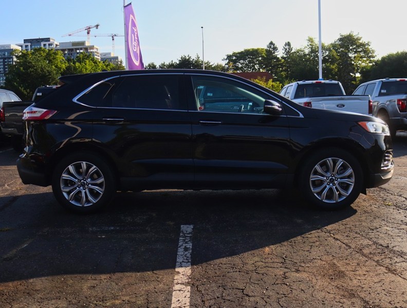 2021 Ford Edge Titanium | AWD | 2.0L | ROOF | HTD STR WHL | TOW