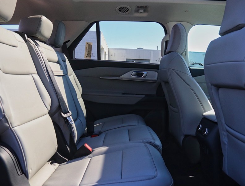 2026 Ford Explorer Active | 4WD | COMF PKG | ROOF | CRBN 20s