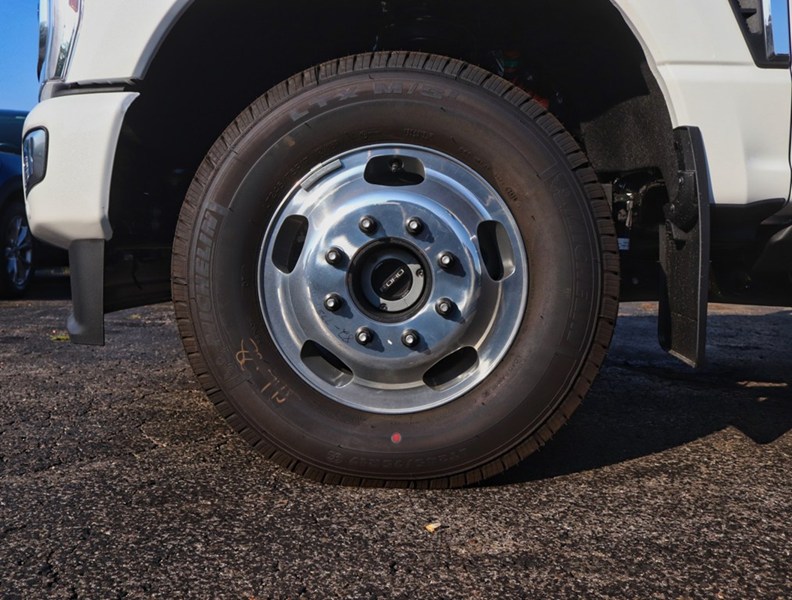 2026 Ford F-350 Platinum 4WD Crew Cab 8' Box