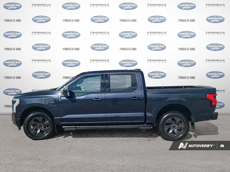 2022 Ford F-150 Lightning LARIAT 4WD SuperCrew 5.5' Box
