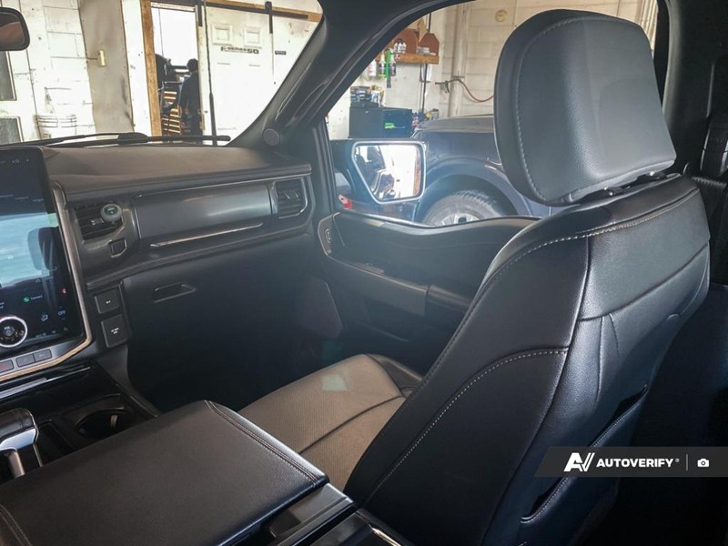 2022 Ford F-150 Lightning LARIAT 4WD SuperCrew 5.5' Box