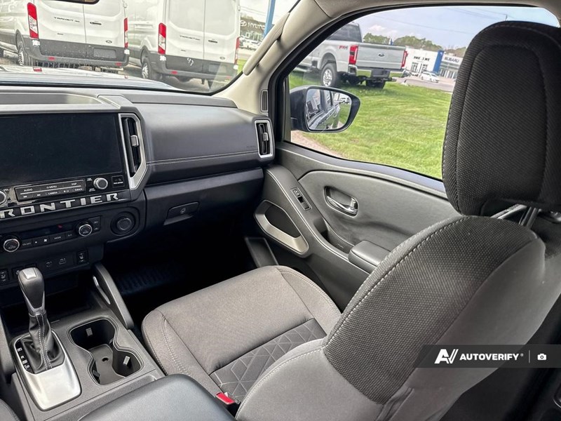 2025 Nissan Frontier Crew Cab 4x4 Long Bed SV