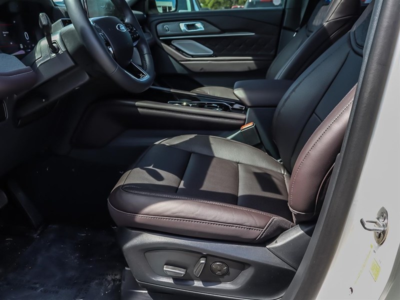 2026 Ford Explorer Platinum 4WD