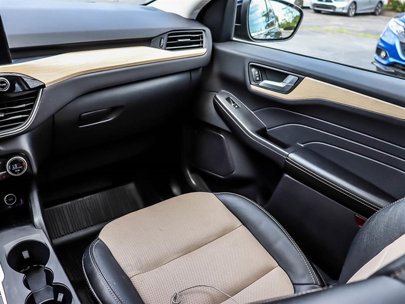 2021 Ford Escape Titanium Hybrid AWD