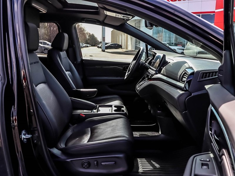 2025 Honda Odyssey Black Edition Auto