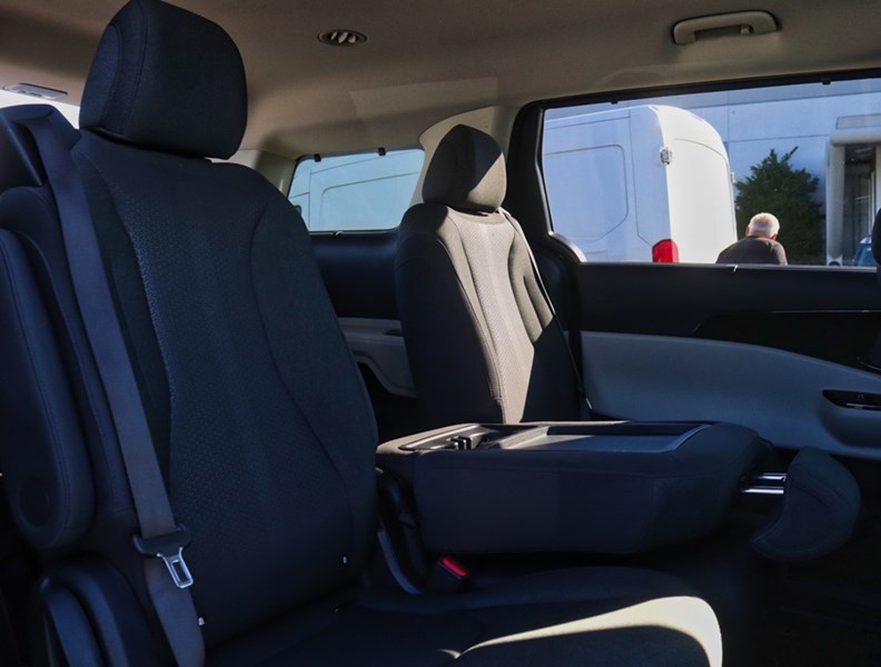 2023 Kia Carnival LX+ FWD