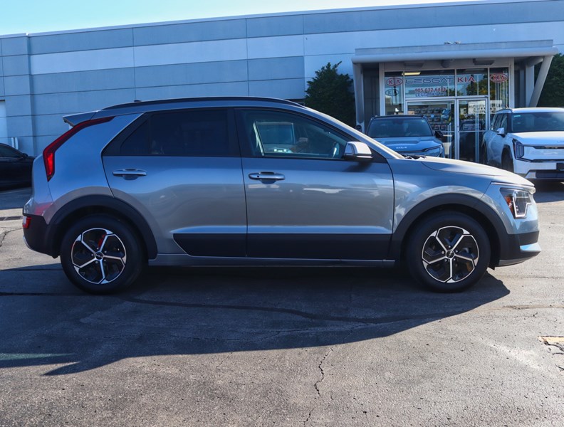 2024 Kia Niro PHEV 1000KM/TANK/BEST IN CLASS CARGO/OFF-LEASE