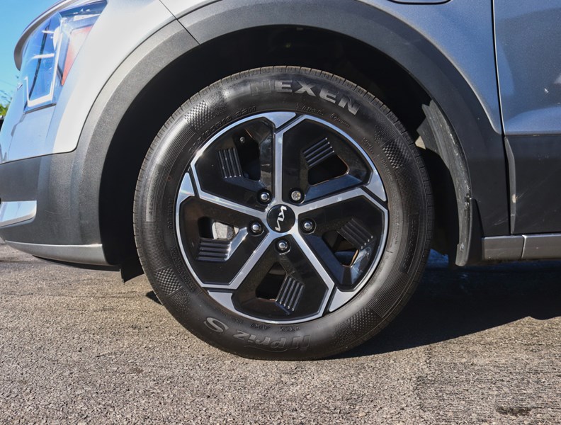 2024 Kia Niro PHEV 1000KM/TANK/BEST IN CLASS CARGO/OFF-LEASE