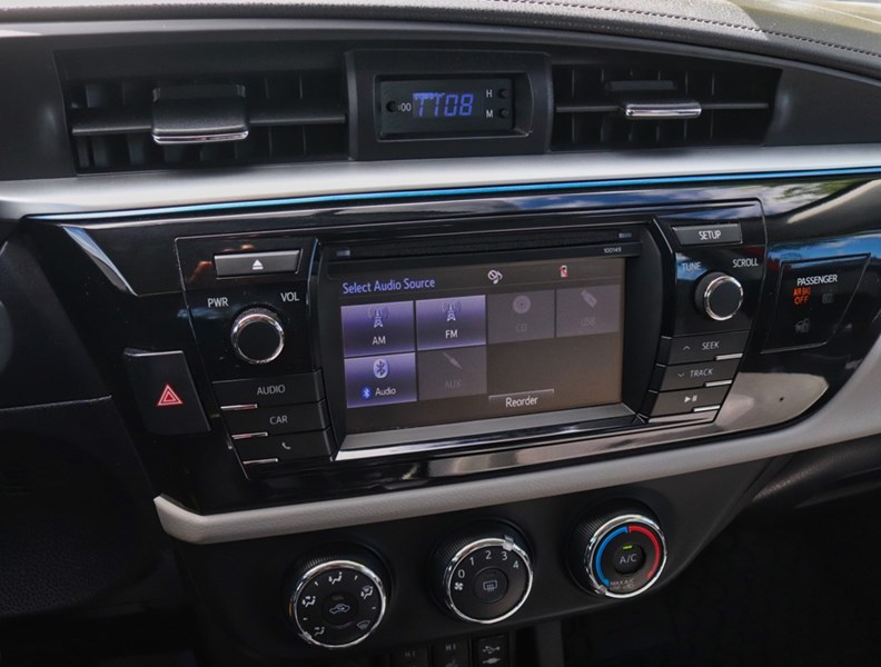 2015 Toyota Corolla 4dr Sdn CVT LE