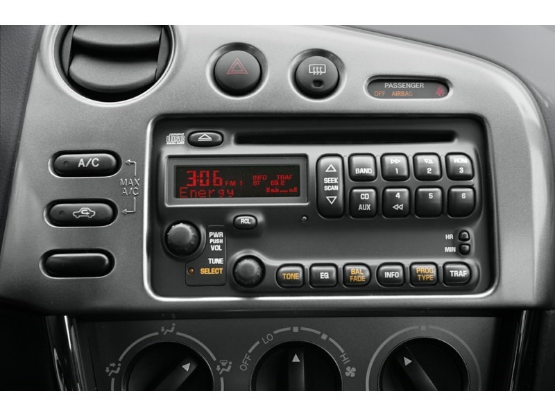 2005 Pontiac Vibe 4dr Wgn FWD Interior Shot 2