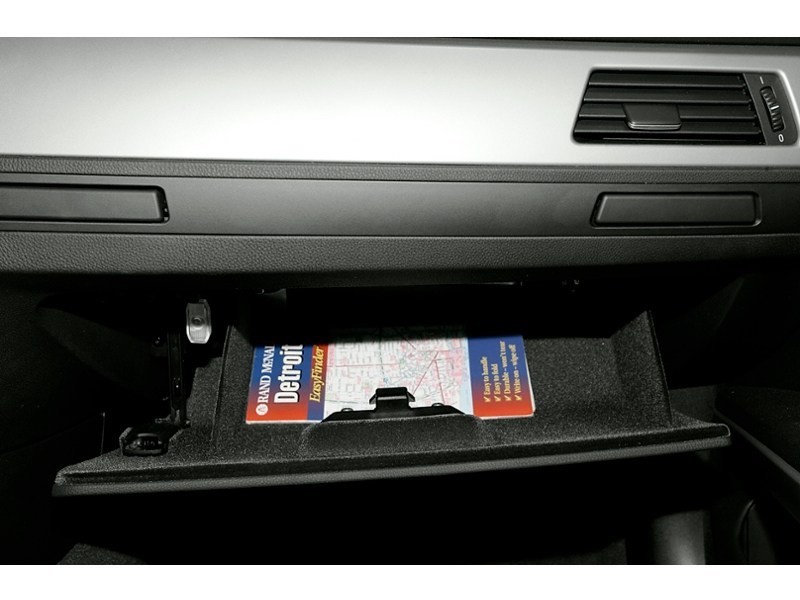 2006 BMW 3 Series 4dr Sdn RWD 325i Interior Shot 4