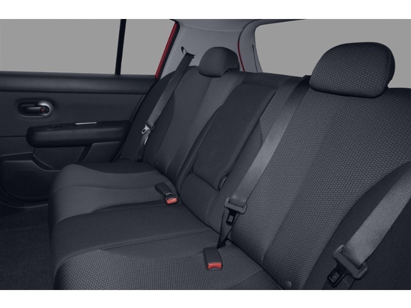 2010 Nissan Versa 5dr HB I4 Manual 1.8 S Interior Shot 6