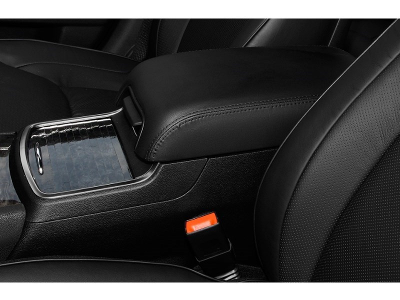 2013 Chrysler 300 4dr Sdn Touring RWD Interior Shot 8