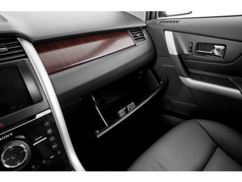 2013 Ford Edge 4dr SEL FWD Interior Shot 3