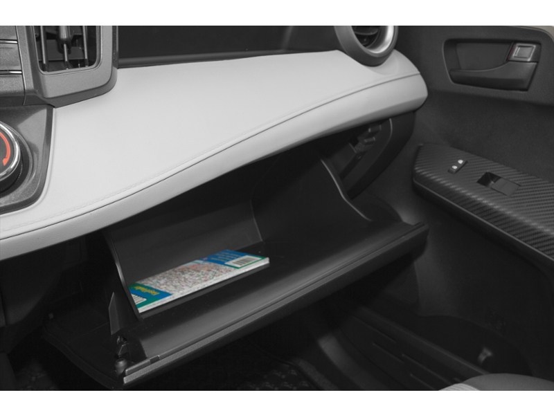 2013 Toyota RAV4 AWD 4dr LE Interior Shot 4
