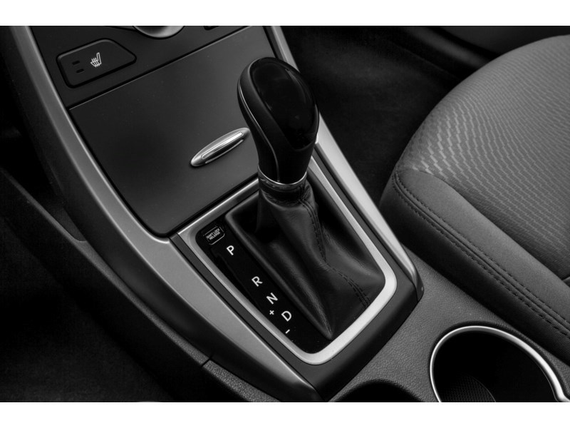2015 Hyundai Elantra 4dr Sdn Man GLS Exterior Shot 12