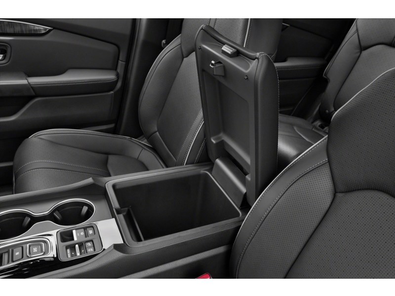 2025 Honda Pilot Touring AWD Interior Shot 7