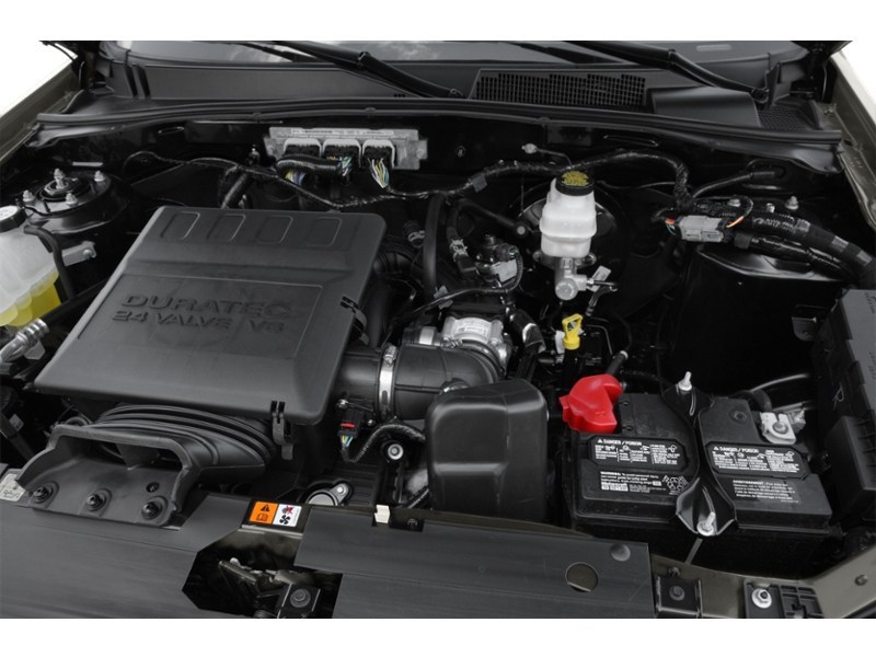 2010 Ford Escape FWD 4dr V6 Auto XLT Exterior Shot 3