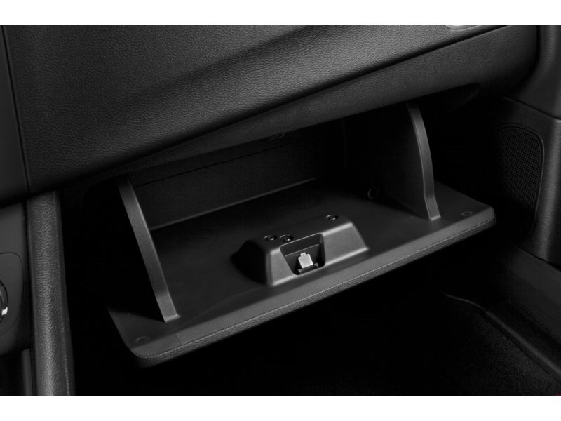 2013 Dodge Avenger 4dr Sdn Interior Shot 3