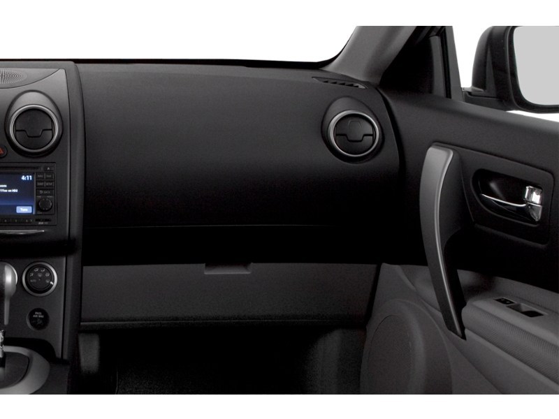 2013 Nissan Rogue FWD 4dr SV Interior Shot 1