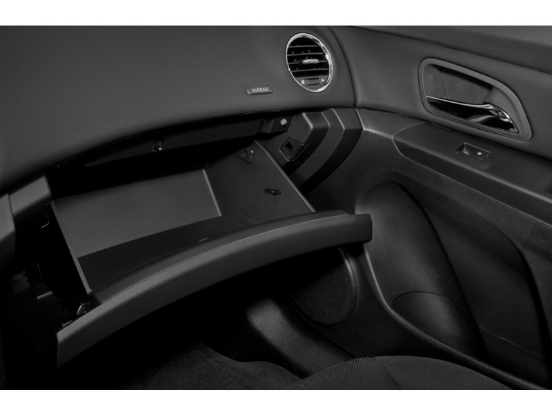 2014 Chevrolet Cruze 4dr Sdn 1LT Interior Shot 3