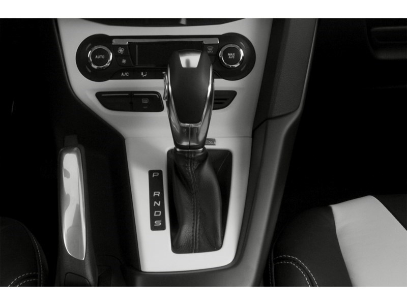 2014 Ford Focus 4dr Sdn SE Exterior Shot 9