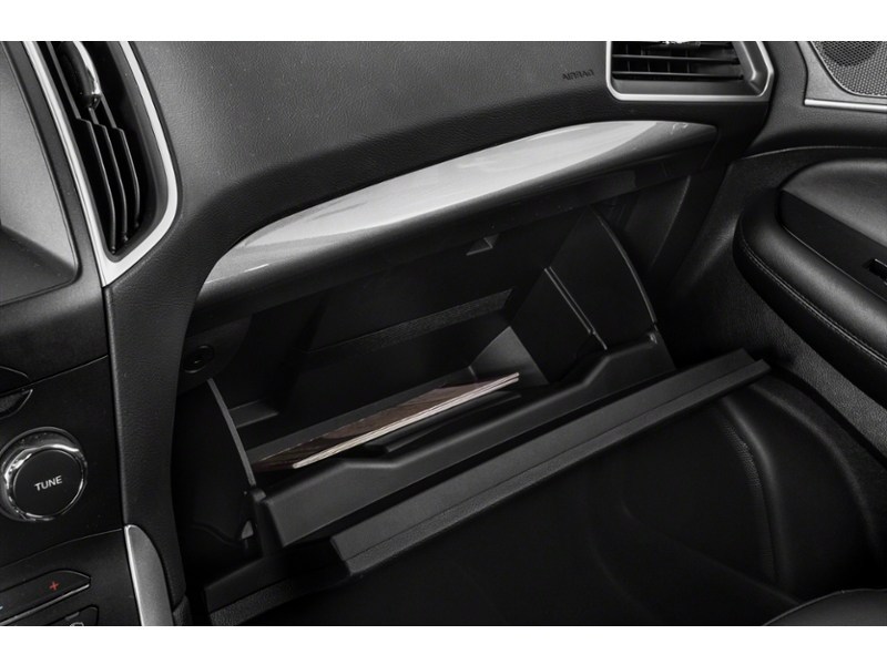 2018 Ford Edge Titanium AWD Interior Shot 4