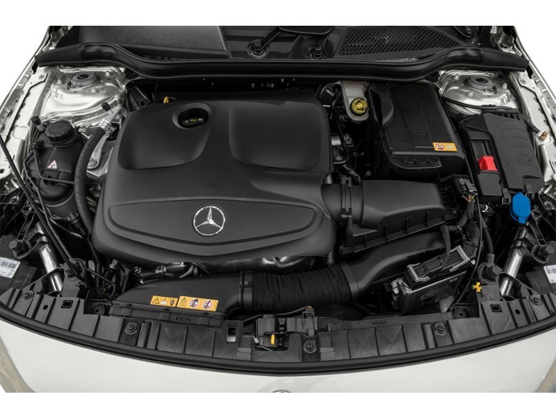 2015 Mercedes-Benz GLA-Class 4MATIC 4dr GLA 250 Exterior Shot 3