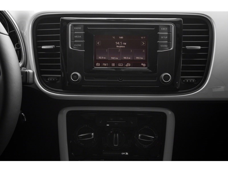 2018 Volkswagen Beetle Trendline Auto Interior Shot 2