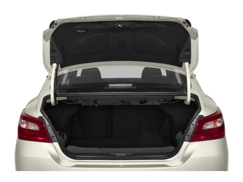 2018 Nissan Altima 2.5 SV Sedan Exterior Shot 4