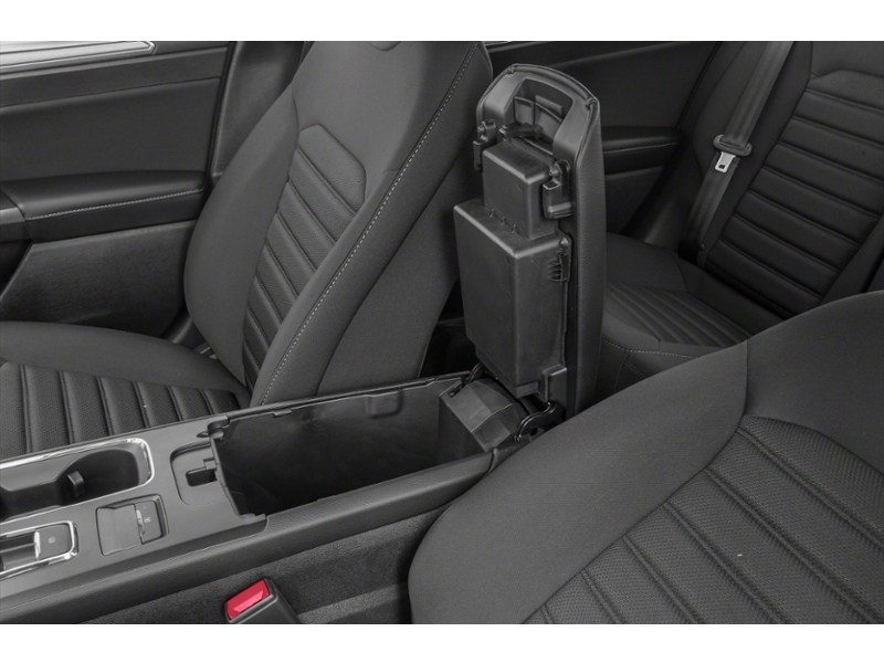 2019 Ford Fusion SE Interior Shot 7