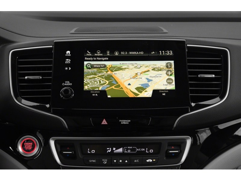 2019 Honda Pilot Touring 8-Passenger AWD Interior Shot 8