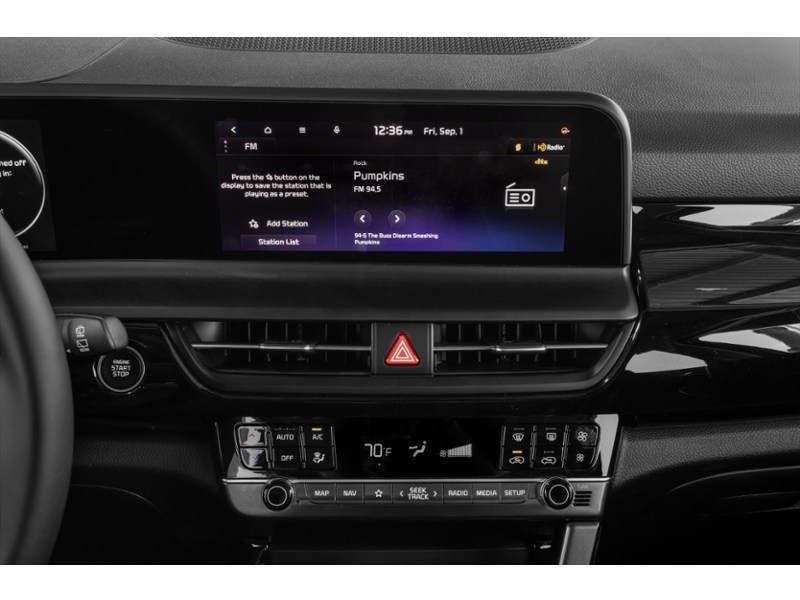 2024 Kia Seltos X-Line AWD Interior Shot 2