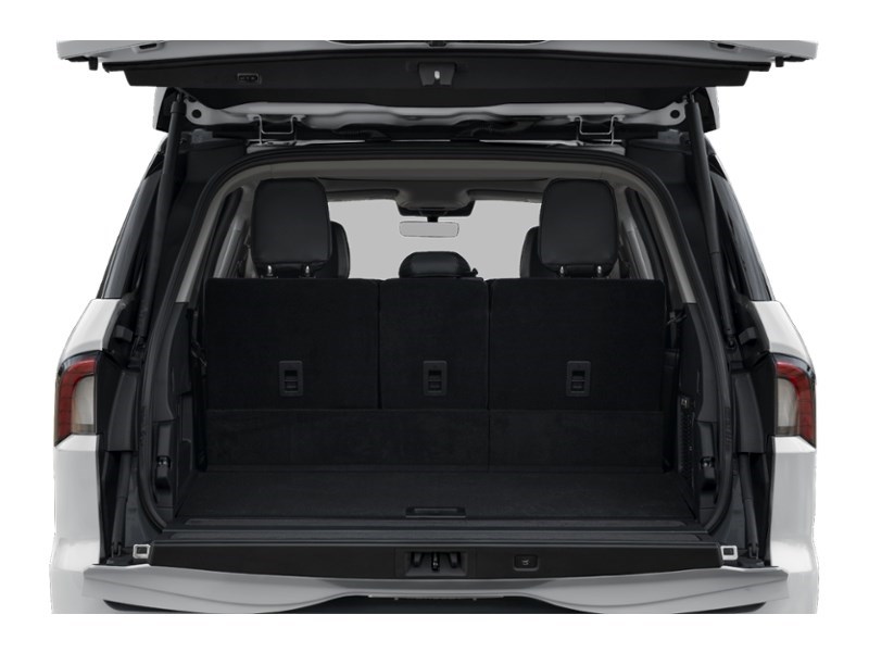 2026 Lincoln Navigator Reserve 4x4 Exterior Shot 4