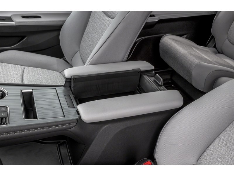 2026 Toyota Sienna LE 8-Passenger AWD Interior Shot 7